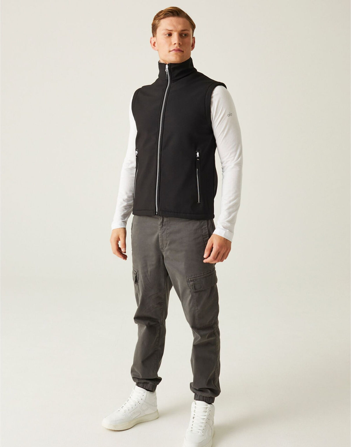 Black/Mineral Grey